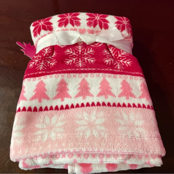 Betsey Johnson snowflake bathroom set - Picture 6 of 8